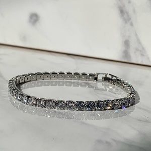 Tennis bracelet